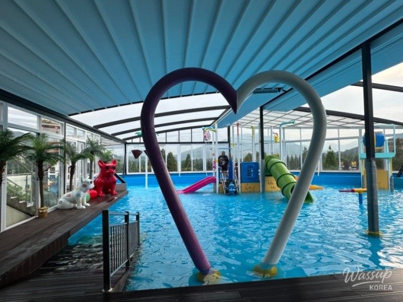 Mural alley paintings on the path to Saranchae