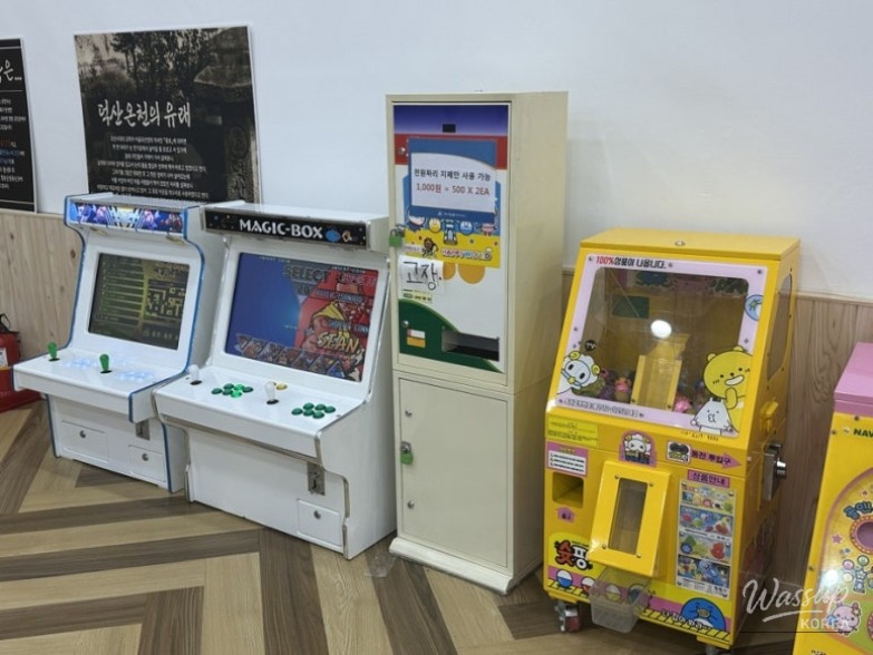 Main hotel building with multiple spacious parking areas