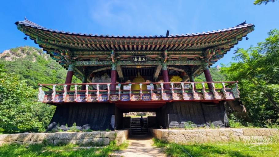 The traditional wooden architecture of Ose Hermitage