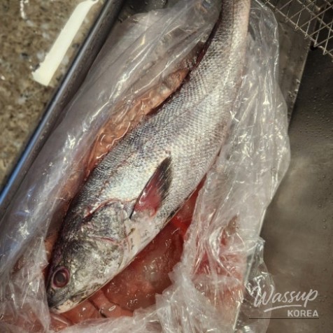 The freshness of the croaker sashimi is outstanding