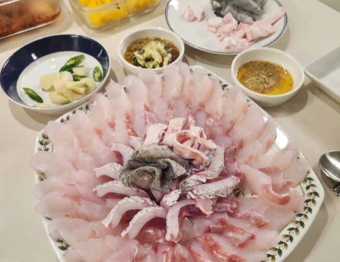 Still Delicious: Enjoying Croaker Sashimi, Even Out of Season float