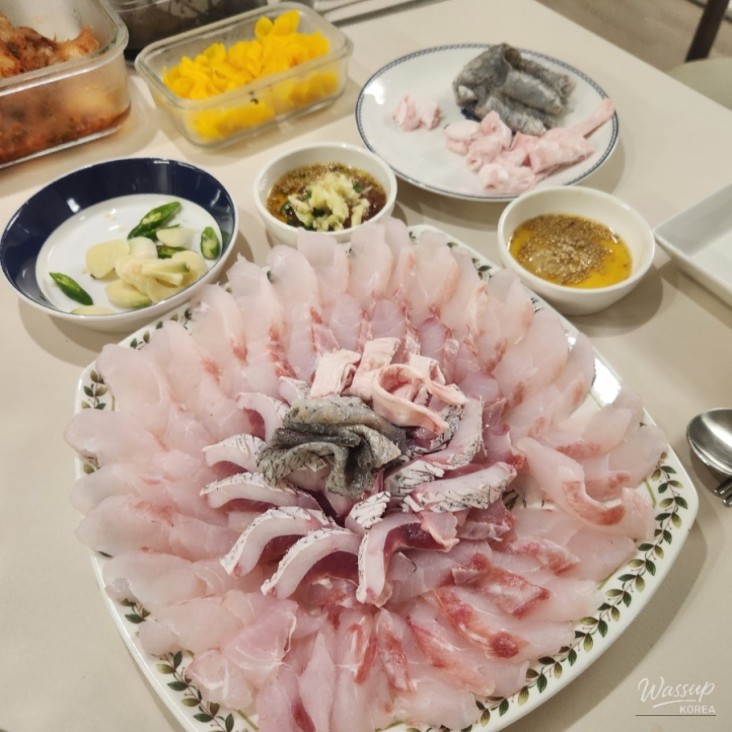 A beautiful croaker sashimi dish