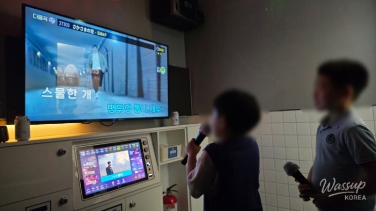 Kids selecting songs