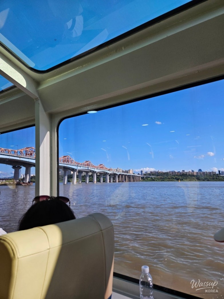 Ttukseom Han River Bus pier near Jayang Station
