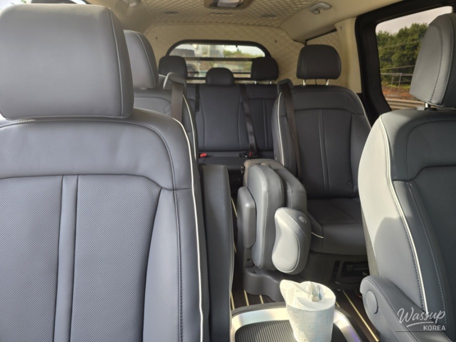 Large trunk space of a callvan accommodating oversized luggage