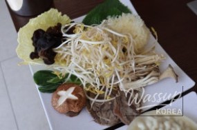 Dumpling Soup with Various Toppings