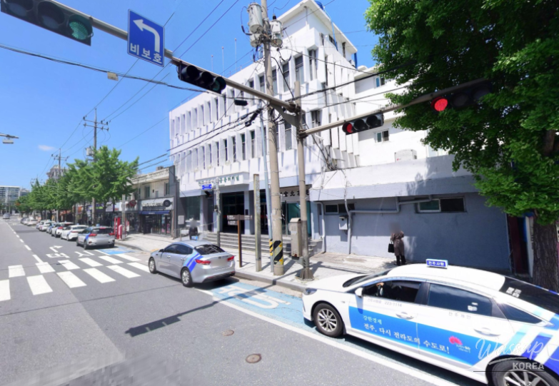 Early morning arrival at Incheon Airport after a limousine bus journey