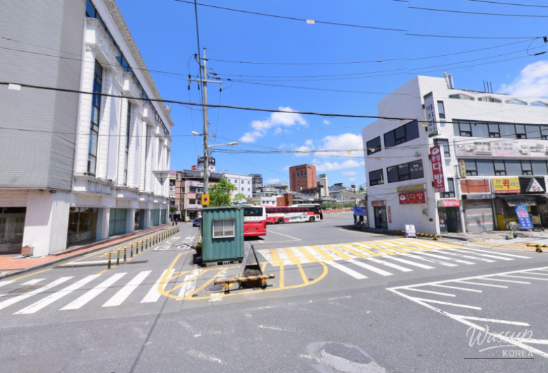 Relaxing seat layout on the Jeonju airport limousine bus