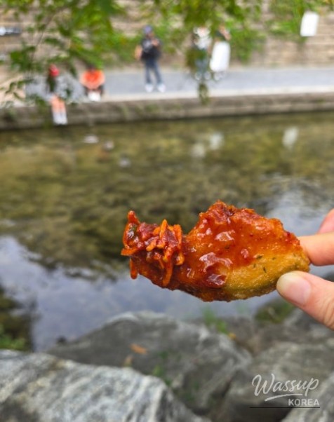 A Photo of Cheonggyecheon Stream