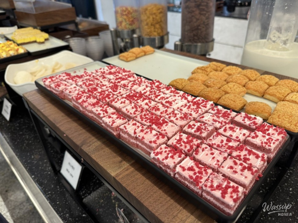 Buffet and beverage area inside the Matina Lounge