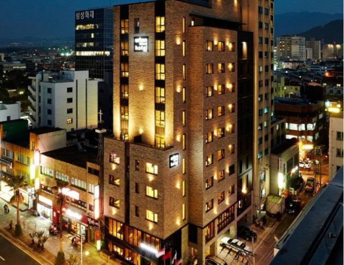 Urban Island Hotel Jeju: A Review and Recommendation109