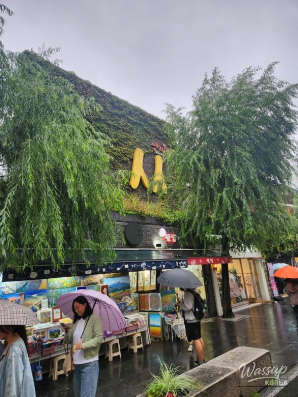 An impressive sight of the central courtyard decorations from a high vantage point