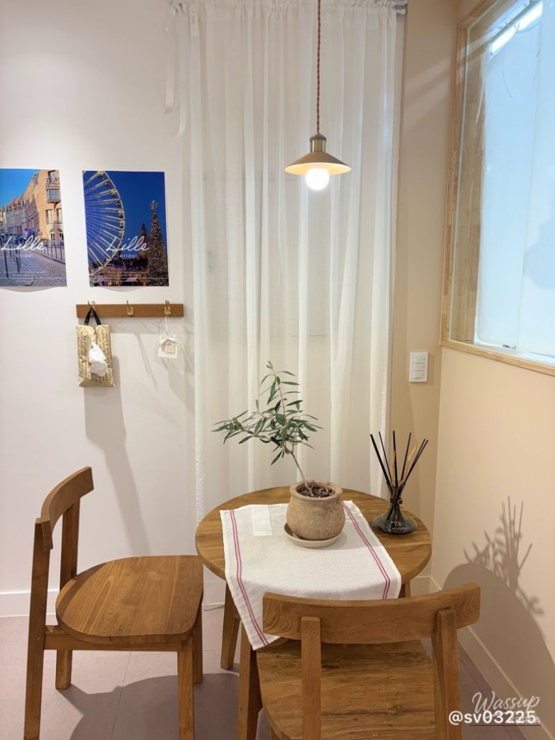 A classic and refined wedding dress silhouette at Lil Bridal Gangnam