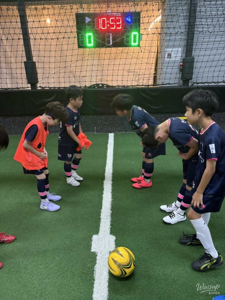 Charming photo of the youngest participant enjoying the class