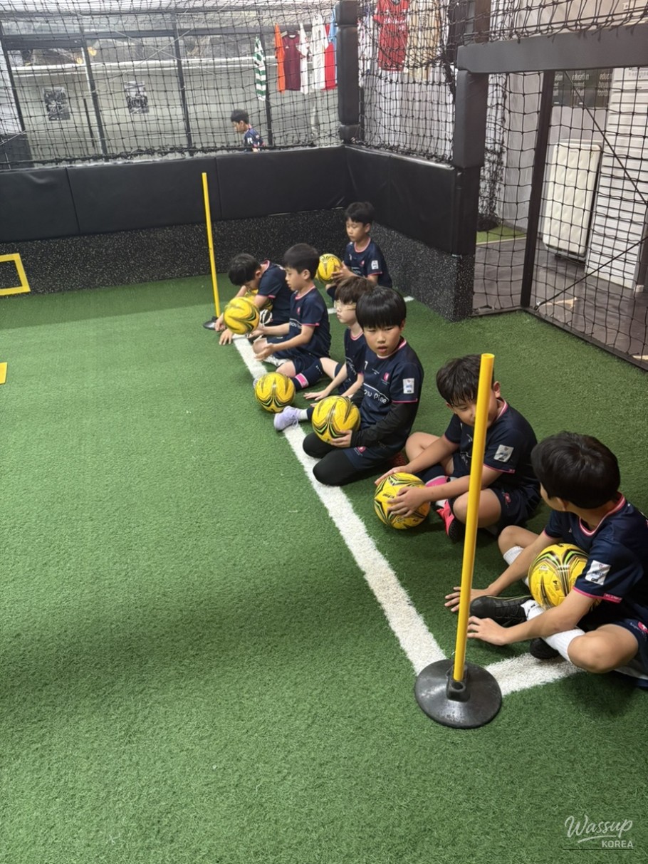 Players engaged in high-speed coordination training