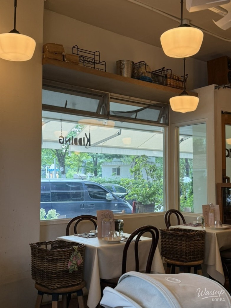 A variety of lasagna and gnocchi dishes served at a Bamnidan-gil restaurant