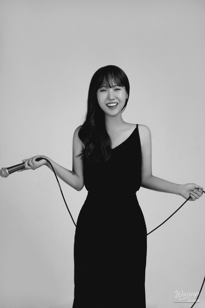 Music notes and theory books used in the entrance exam class