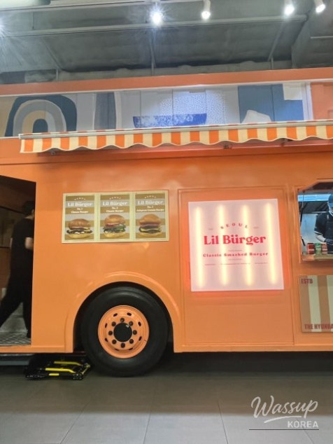 Taste the various hamburgers