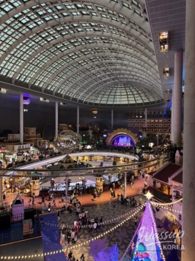 Wish tags hung at the Seoul Sky observatory