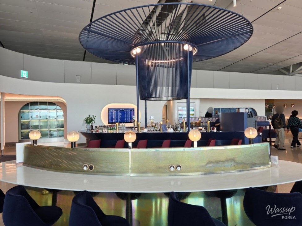 Shower facility entrance inside the OneWorld Lounge at Incheon Airport