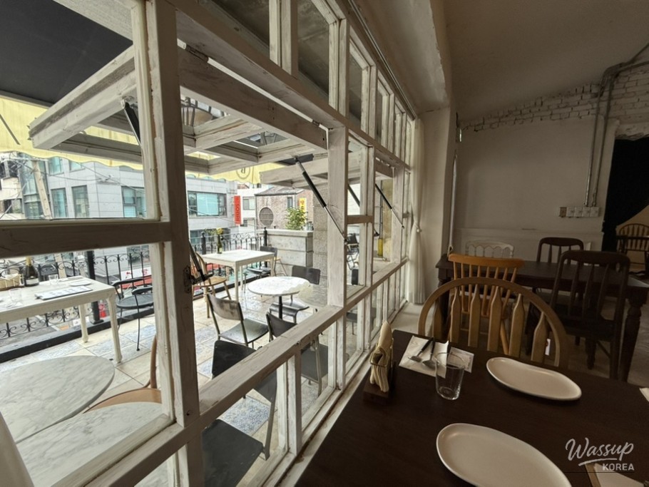 Restaurant atmosphere