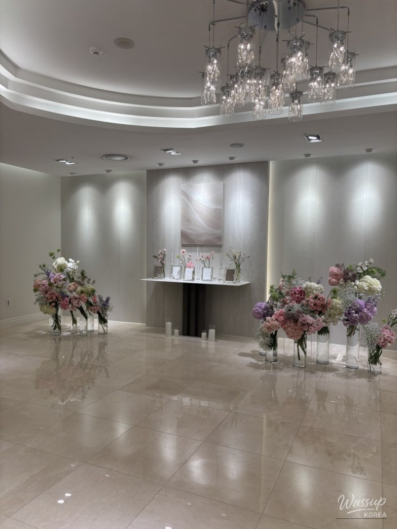 Elegant dark hall interior of Noble Valenti Daechi decorated with white flowers