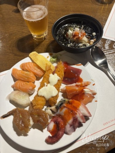Traditional Korean rice cakes and seasonal fruits section