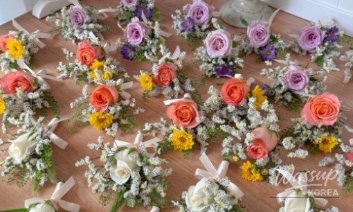 Close-up of fresh seasonal blooms used in Romande Palette's custom arrangements