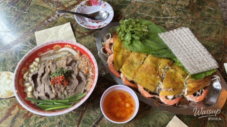 Crispy Yuringi and a pot of spicy Seafood Jjamppong served for dinner