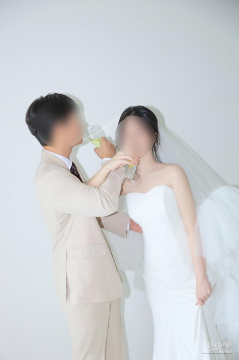 A classic and clean white background wedding portrait at B My Studio in Gangnam