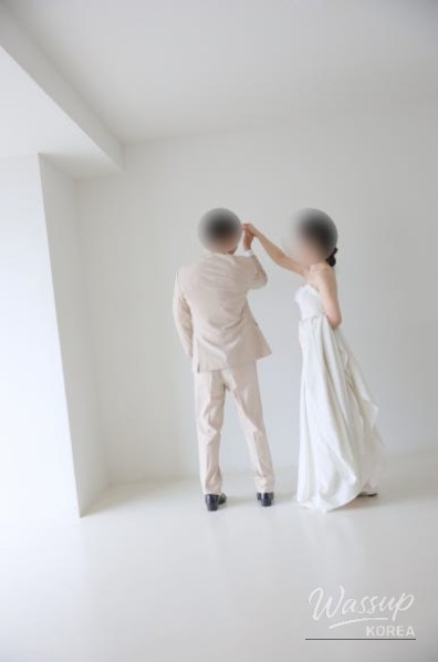 A sophisticated chair pose utilizing B My Studio's artificial flower bouquet