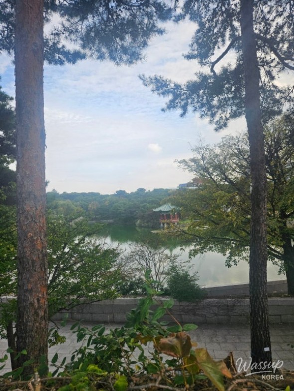 Splendid scene of ancient jewelry and crowns under spotlight