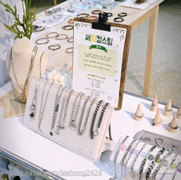 Polishing tools used to give the bracelets a professional shine