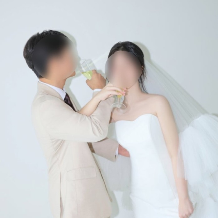 A classic and clean white background wedding portrait at B My Studio in Gangnam