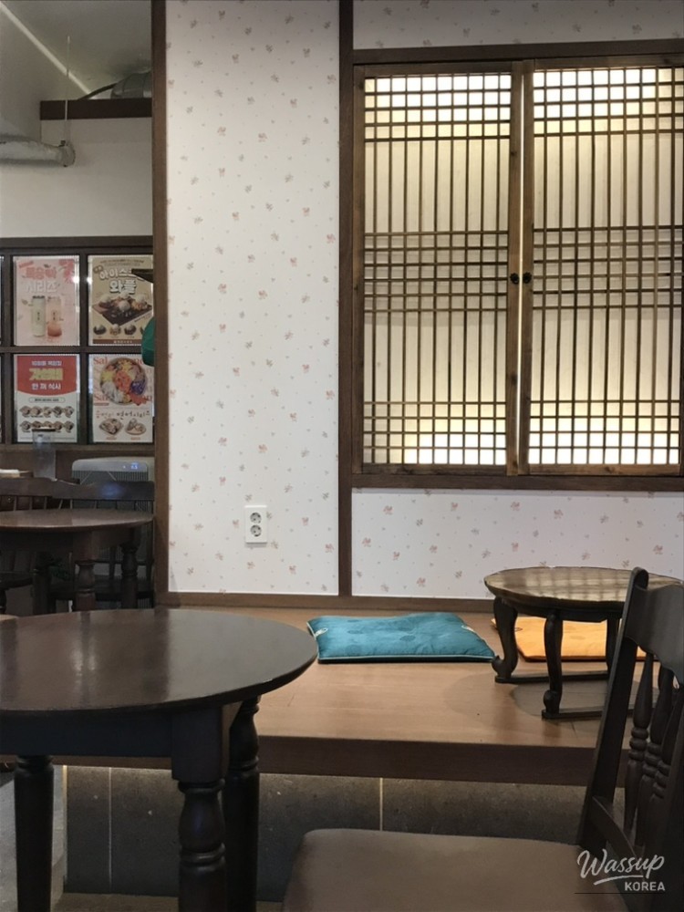 Restaurant setting and interior