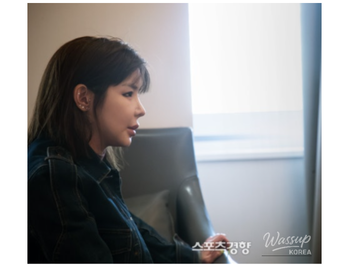 Park Bom's Heartfelt Confession: The Resonance of Sincerity Behind the Stage float