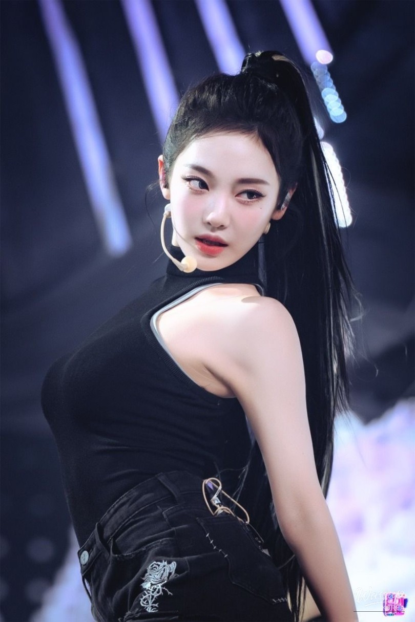 Glossy lip texture adding three-dimensional balance