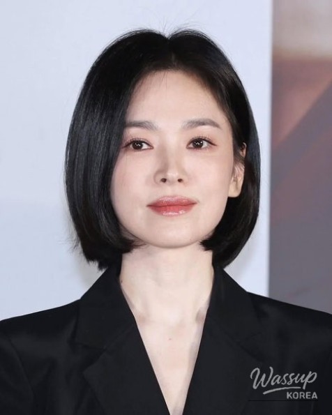 Natural wavy bob emphasizing cut and texture harmony