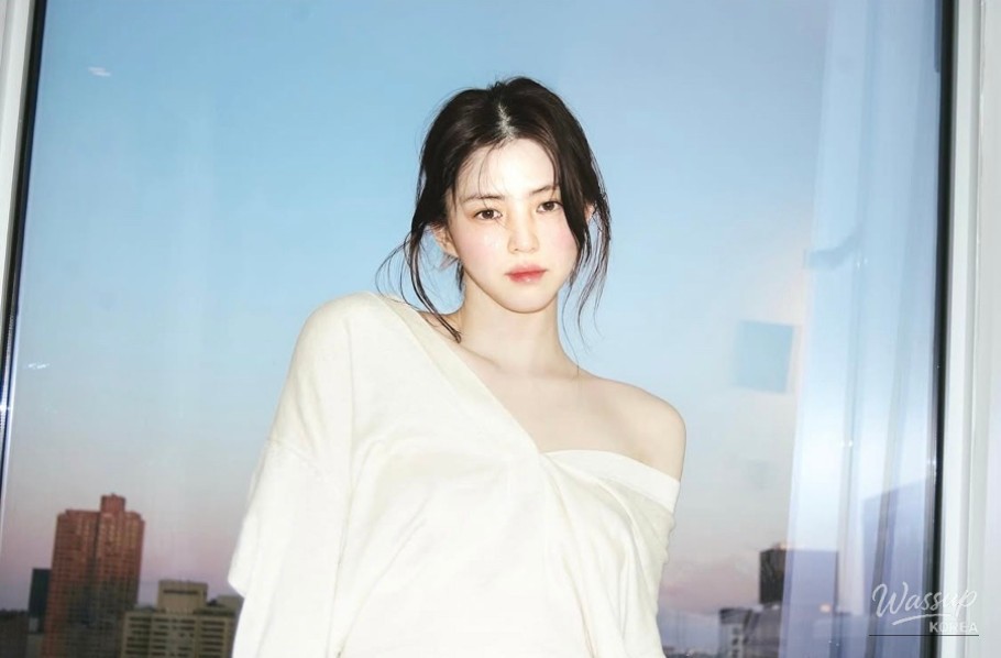 Balanced facial impression created by tone-on-tone makeup