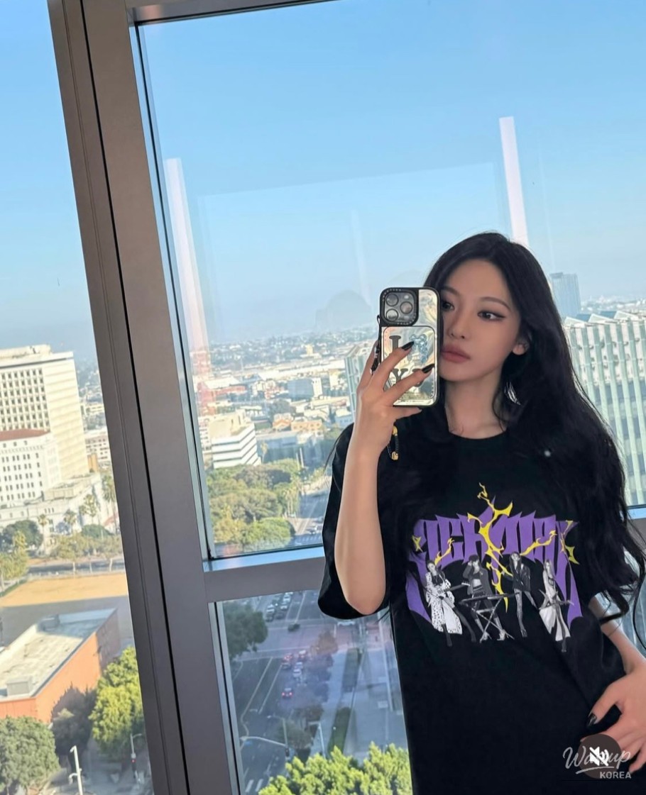 Stage look showing balance of light and shadow in black styling