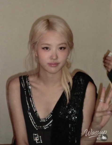 Natural low bun hairstyle suitable for everyday elegance