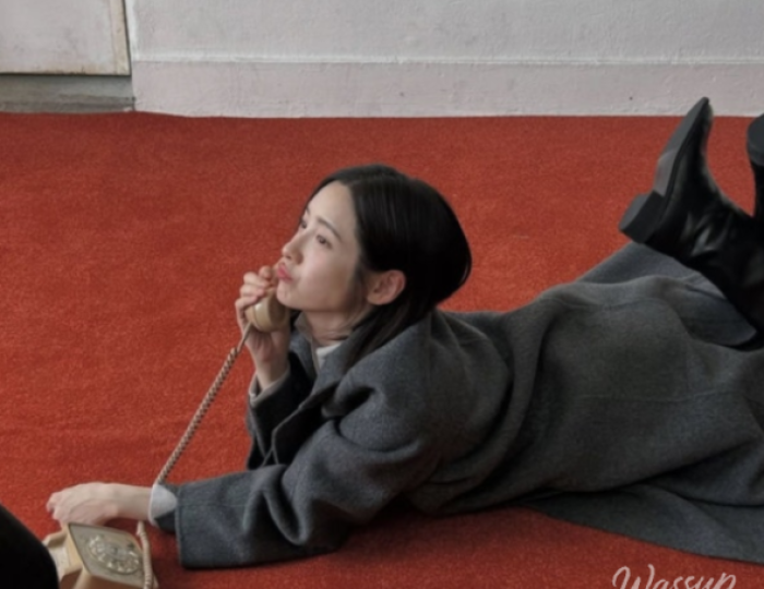 Park Ji-hyun: The Perfect Moment with a Cute Pout and Stunning Beauty float