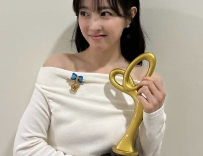 Park Bo-young's Tears for Hanwha's First Korean Series in 19 Years: 'I'm Happy' Conveys Sincere Emotion float