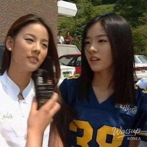 Classic red knit look that defined Lee Hyori’s signature style