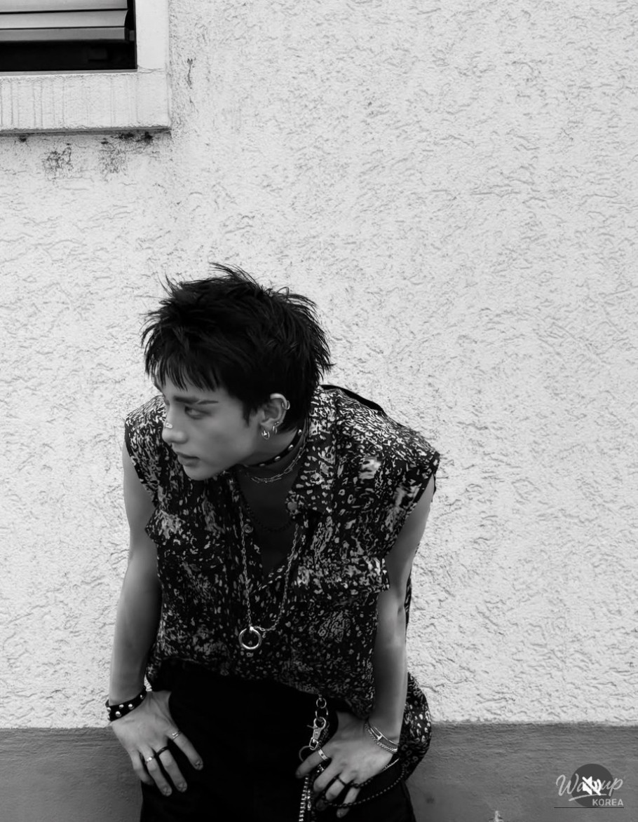 Handwritten-style nail lettering on natural nails creating a raw graphic mood