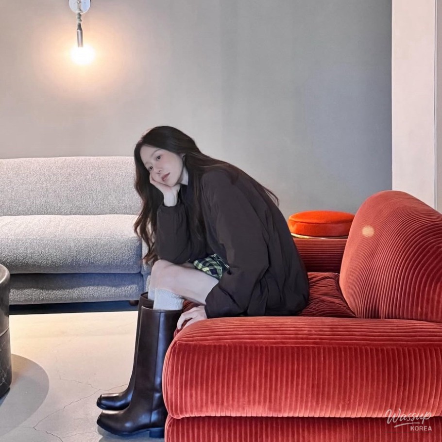 Finger application of cream blush for a seamless and natural finish