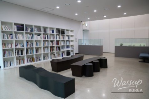 Artistic pottery works