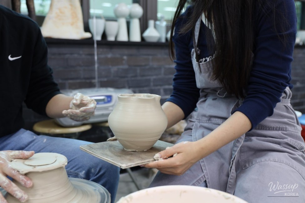 Baekja Cafe interior