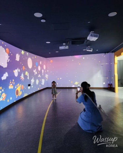 Autumn foliage at the museum