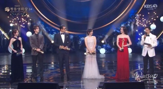 Hyun Bin classic black tuxedo and Son Ye-jin dress contrast on the awards stage